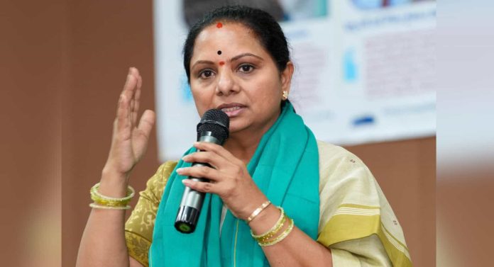 వేల సర్కార్ బడులను తొలగించేందుకు ప్రభుత్వం కుట్ర: కవిత