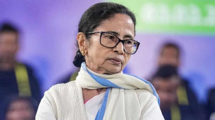 మమతా బెనర్జీపై కోల్కతాలో ఎఫ్ఐఆర్