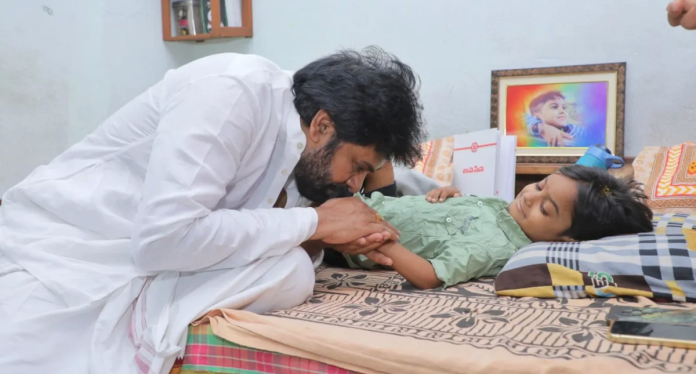హన్మకొండలో బాలుడిని పరామర్శించిన పవన్