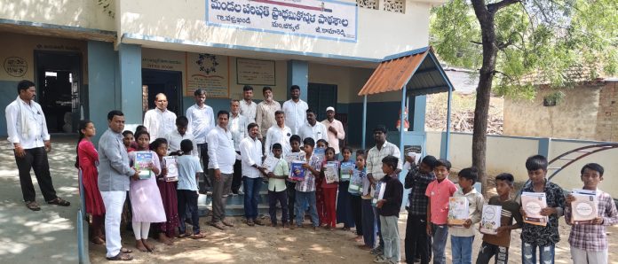 విద్యతోనే ఉజ్వల భవిష్యత్: సర్పంచ్
