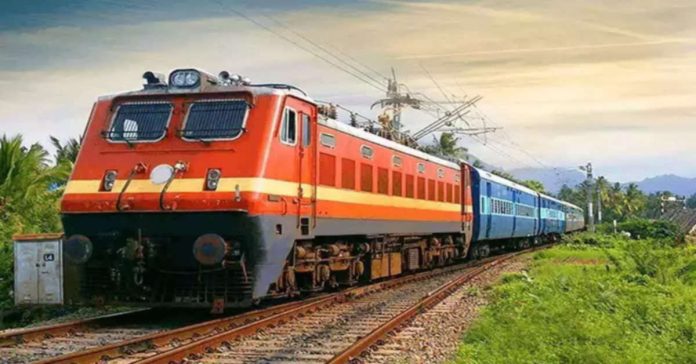 రైళ్లలో ధూమపానం చేస్తే రూ.10 వేలు జరిమానా