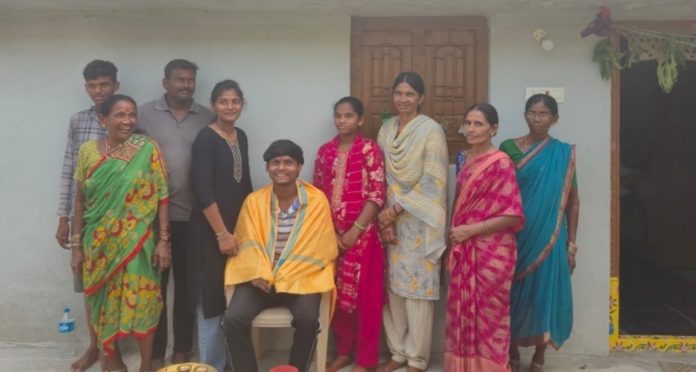 Bandela Kaushik felicitated for securing a rank in JEE Advanced.