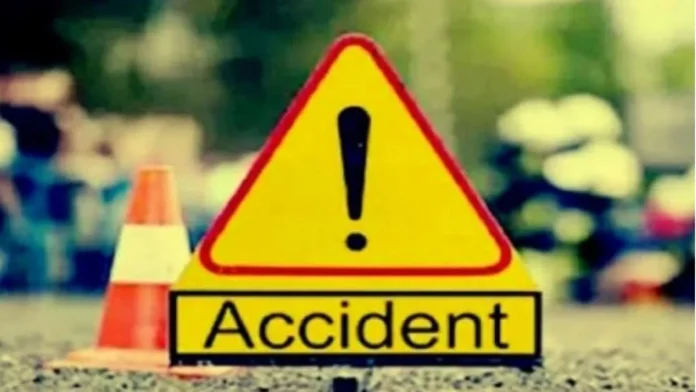 RTO అధికారిలపైకి దూసుకెళ్లిన టిప్పర్…ఒకరు మృతి