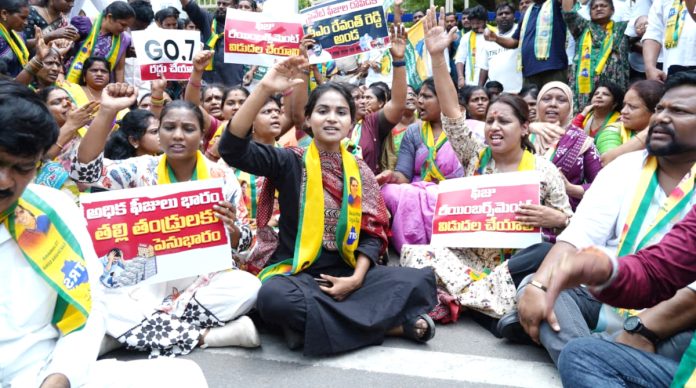 ఫీజుల నియంత్రణ చట్టం కోసం టీఆర్ఎస్ పోరుబాట