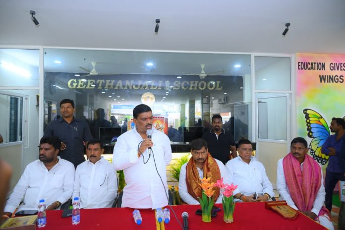 నాణ్యమైన విద్యను అందించాలి: ఎమ్మెల్యే