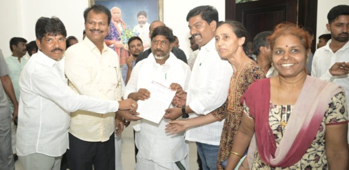The cabinet sub-committee must submit its report on journalists' housing plots soon.