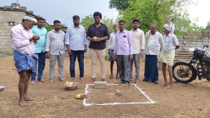చిన్నతూoడ్లలో ఇందిరమ్మ ఇండ్లకు భూమిపూజ.