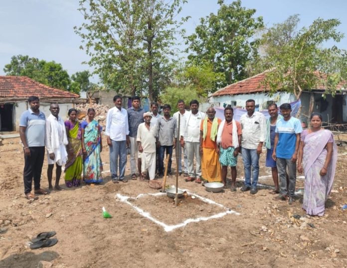 ఎడ్లపల్లిలో ఇందిరమ్మ ఇండ్లకు భూమిపూజ.
