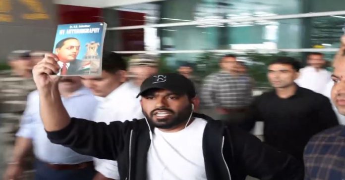 Massive influx of cockroaches at Jantar Mantar