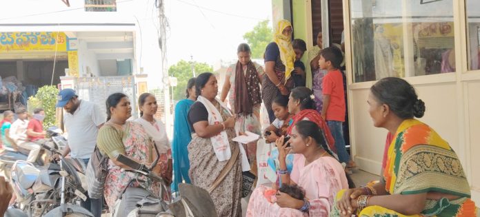 రేషన్ షాపుల్లో 14 రకాల సరుకులు ఇవ్వాలి