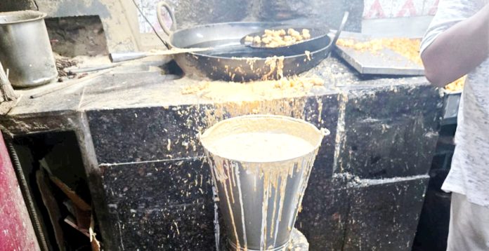 ఫాస్ట్ ఫుడ్ గోదాంపై హెచ్-ఫాస్ట్ బృందం దాడి