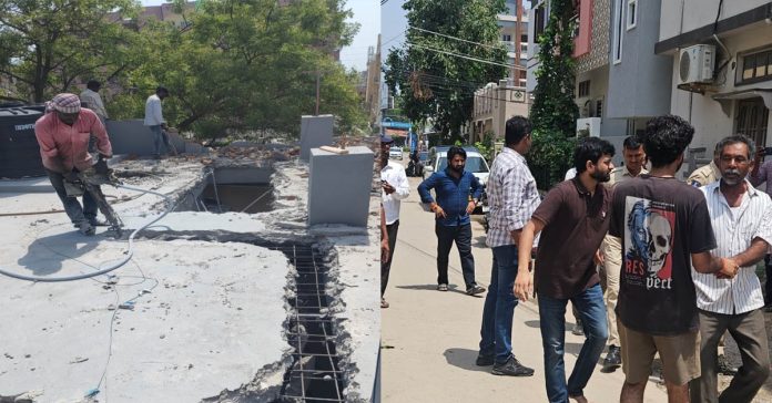 అమీన్పూర్లో అనధికార భవనం కూల్చివేత