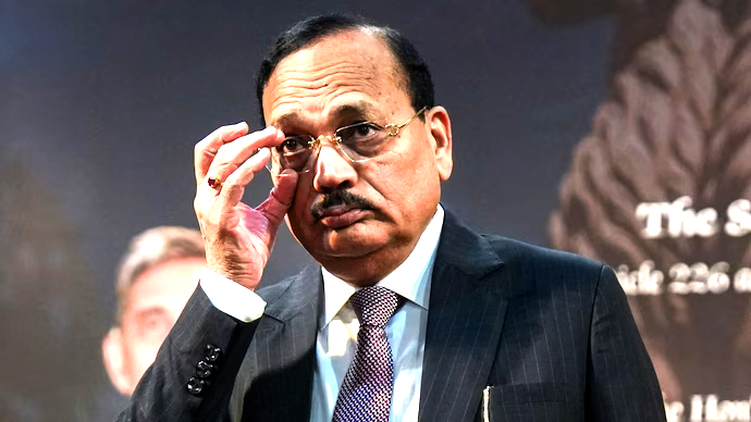 భారత్లో అసమ్మతి, బొద్దింక వ్యాఖ్యపై లండన్లో సీజేఐకి ప్రశ్నలు
