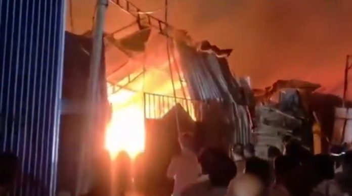గుడిమల్కాపూర్లో అగ్ని ప్రమాదం..భారీగా మంటలు