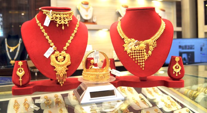 తగ్గిన బంగారం, వెండి ధరలు