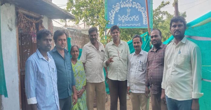 జీపీ కార్మికుల సమస్యలపై ప్రభుత్వం స్పందించాలి: టీయూసీఐ