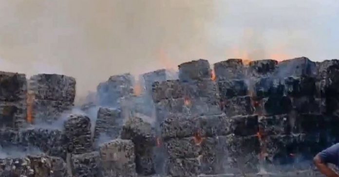 గుజరాత్లో భారీ అగ్ని ప్రమాదం
