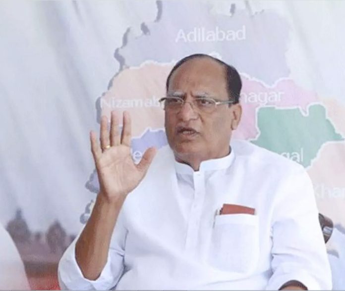 Andhra ministers must stay in Amaravati.