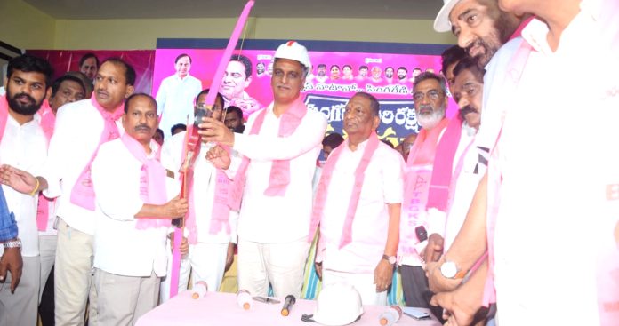 తెలంగాణ హక్కులు ఏపీకి తాకట్టు