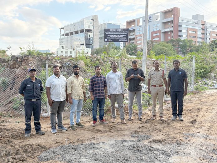 ఐటీ కారిడార్లో ఐదెకరాలకు ఫెన్సింగ్