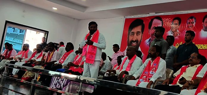 కమీషన్ల కోసమే హంగామా