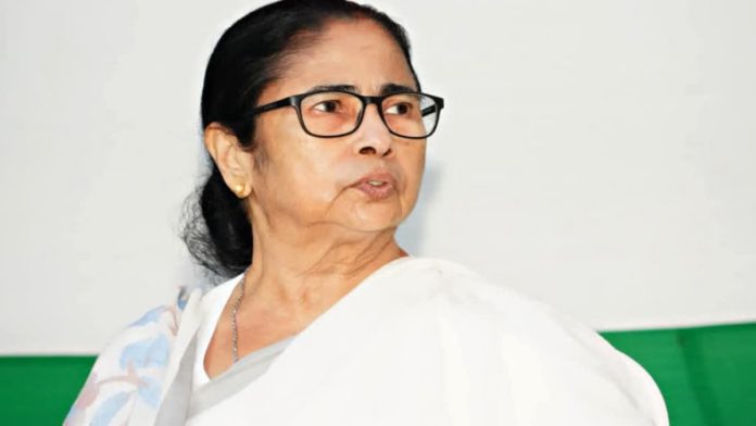 మమతా బెనర్జీకి లీగల్ నోటీసులు