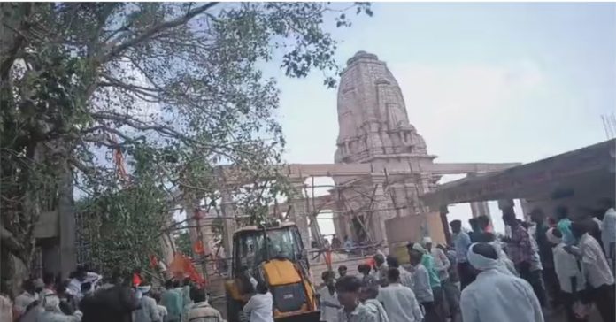 హనుమాన్ ఆలయంలో కూలిన మండపం