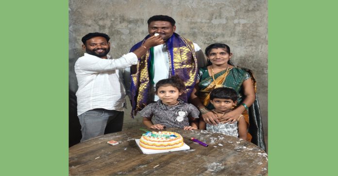 కొయ్యుర్ ఉప సర్పంచ్ దంపతులకు పెళ్లిరోజు శుభాకాంక్షలు తెలిపిన రాష్ట్ర ఉప సర్పంచ్ల ఫోరమ్ అధ్యక్షుడు