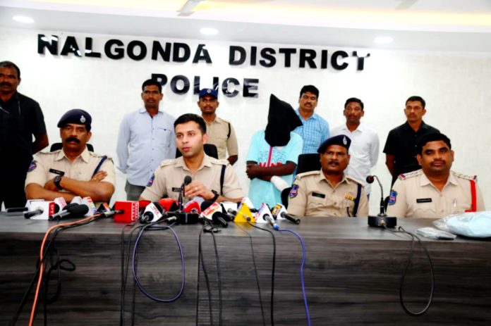 త్రిపుల్ మర్డర్ కేసును ఛేదించిన పోలీసులు