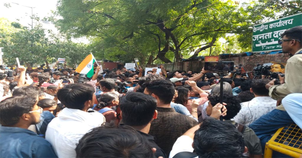 Massive influx of cockroaches at Jantar Mantar