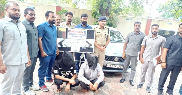 Gang roaming with guns busted