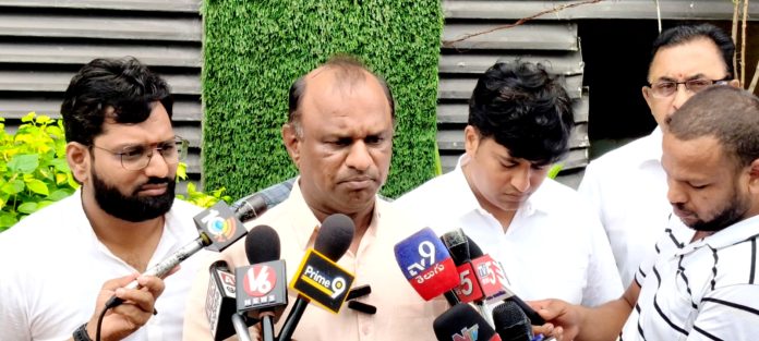 మా గొంతు నొక్కేందుకు
అధికార దుర్వినియోగం