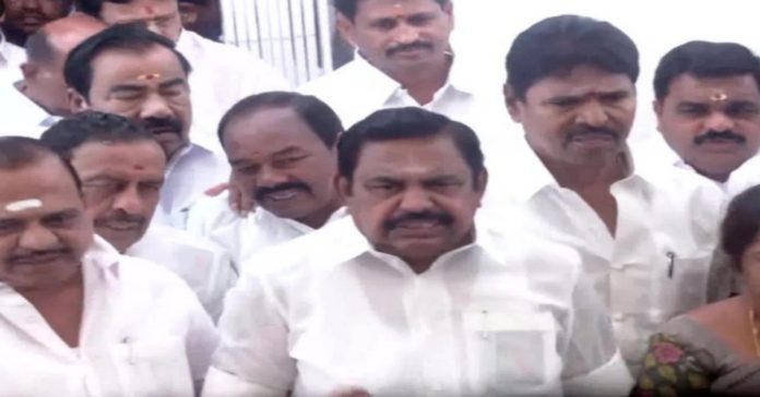 అన్నా డీఎంకే ఎమ్మెల్యేలు వాకౌట్