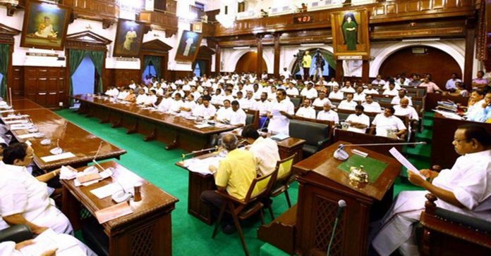 తమిళనాడు స్పీకర్ కీలక నిర్ణయం
