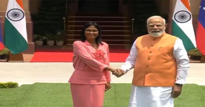 PM Meets with Venezuelan President