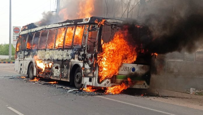 ఎలక్ట్రిక్ బస్సులో మంటలు