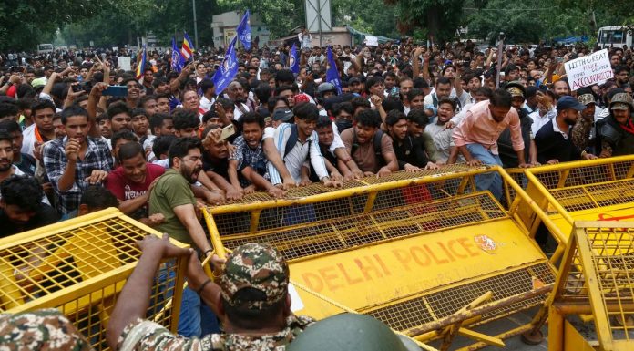 భయం వదలి… ఆగ్రహంతో రగిలి…