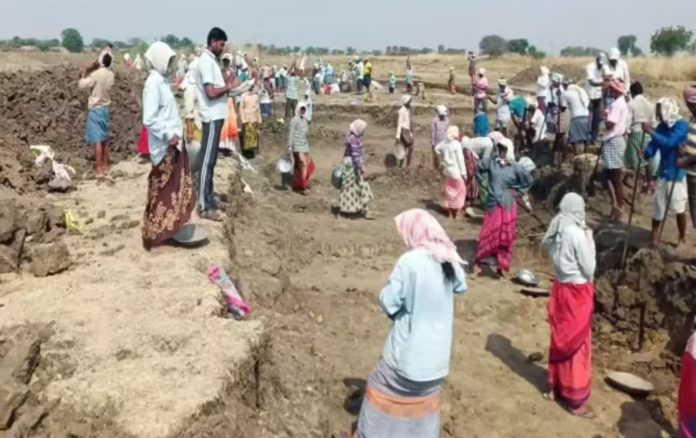 ‘ఉపాధి’ పేరుతో ఉరితాడు