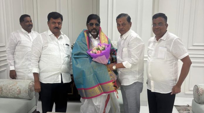 డిప్యూటీ సీఎంను కలిసిన రాయికోడ్ మార్కెట్ కమిటీ చైర్మన్