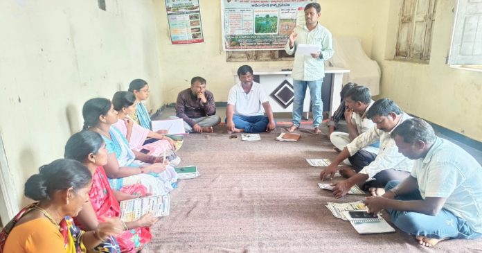 రైతులు ప్రత్యామ్నాయ పంటల సాగుపై దృష్టి సారించాలి
