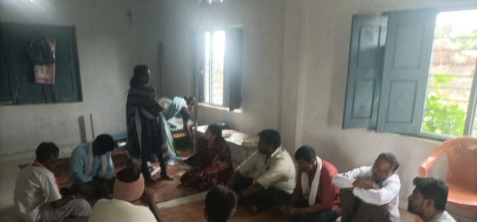 Distribution of wall clocks to Indiramma beneficiaries