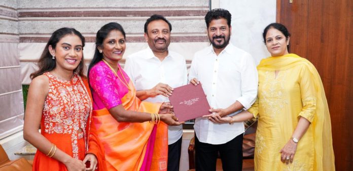 సీఎం రేవంత్ రెడ్డికి ఆహ్వాన పత్రిక అందజేసిన జుక్కల్ ఎమ్మెల్యే