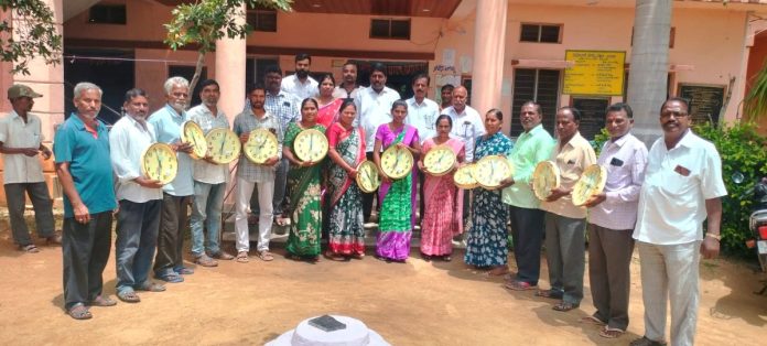 గోడ గడియారాల పంపిణీ