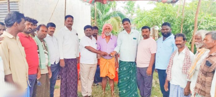 మృతుని కుటుంబానికి ఆర్థిక సాయం