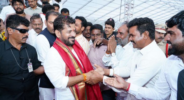 సీఎం రేవంత్ రెడ్డిని కలిసిన ఉపసర్పంచ్ సంఘం రాష్ట్ర ప్రధాన కార్యదర్శి