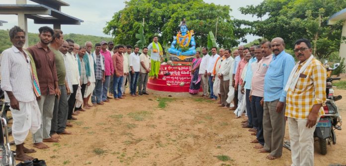 స్మశాన వాటికలో శివుడి విగ్రహ ప్రతిష్టాపన