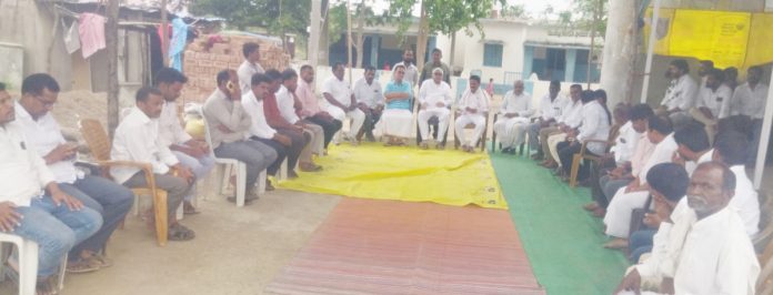 బాధిత కుటుంబ సభ్యులను పరామర్శించిన ఎమ్మెల్యే