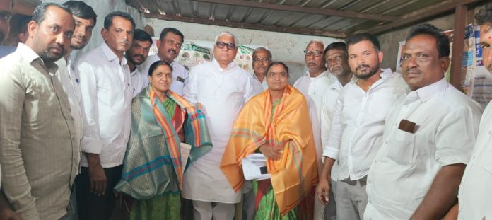ఎస్ఐఆర్ పక్రియను పరిశీలించిన మాజీ ఎమ్మెల్యే