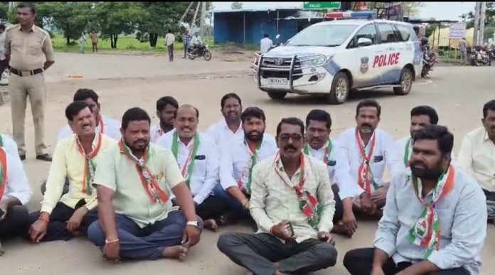Congress leaders stage a road blockade in Kubheer over NEET irregularities.