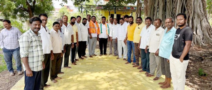 కాంగ్రెస్ పార్టీ గ్రామాధ్యక్షులుగా ఎడ్ల శ్రీకాంత్